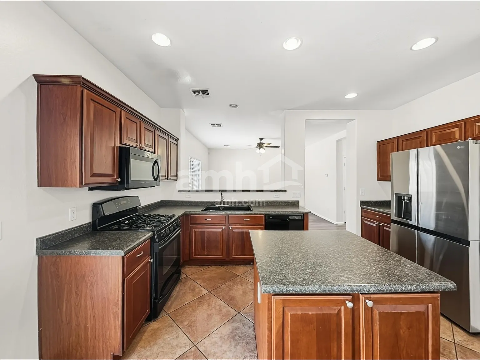 4 bed, 2.5 bath, 2388 sqft, $2,230 — Photo 3