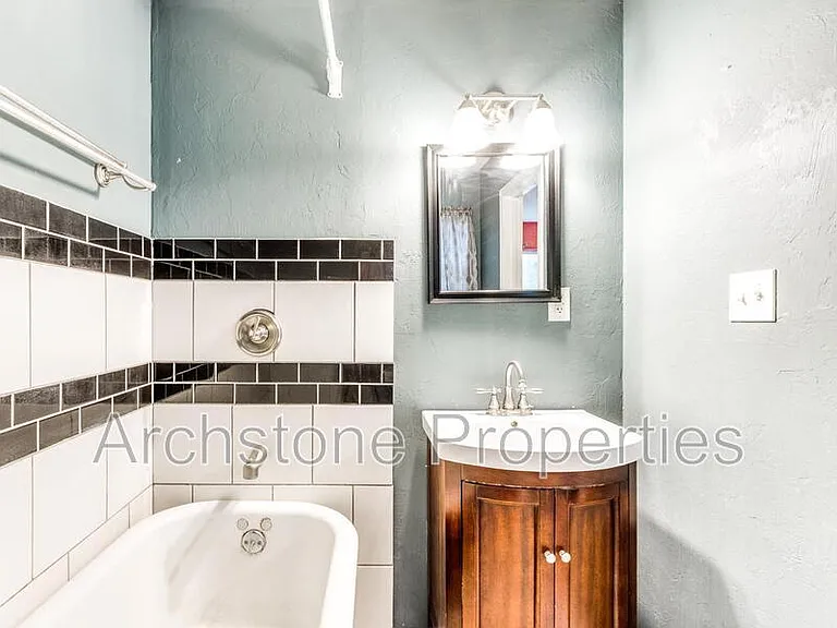 608 Holoway Dr — Photo 21
