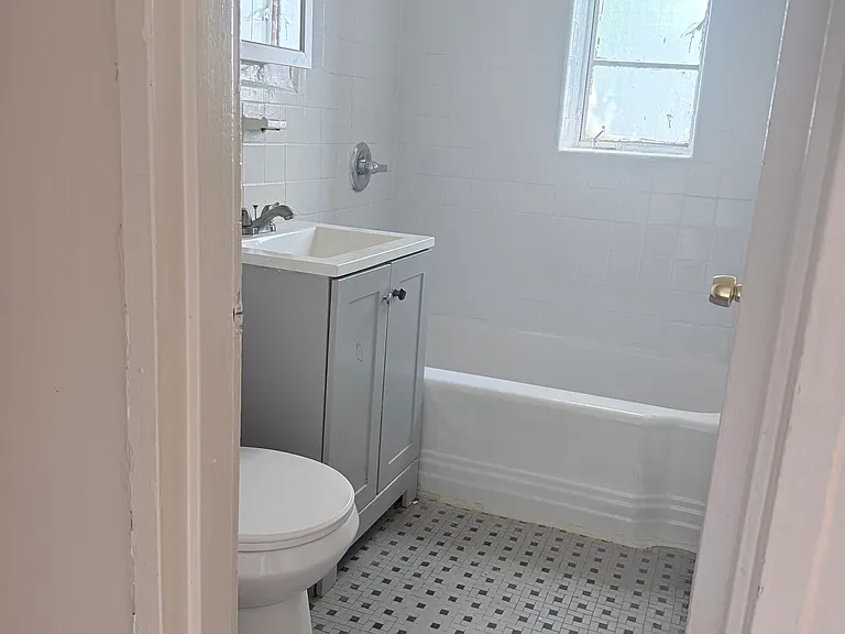 716 Sanford Ave #B — Photo 5