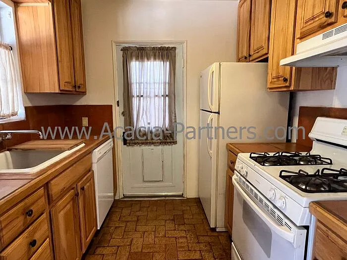 1721 E Silver St — Photo 5