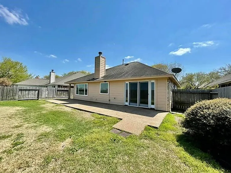 2526 Lake Dale Ln — Photo 37