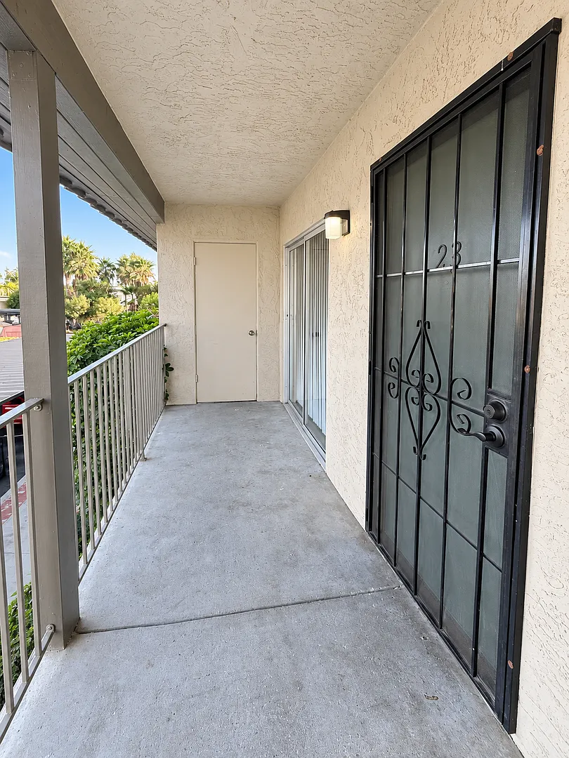 Pond Place Apts — Photo 2