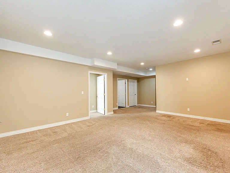 23797 Harwood Ave — Photo 18