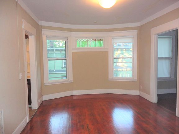 5th image of 985 Whalley Ave
