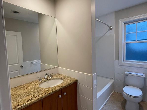 2 Jackson Ave APT 1, Syosset, NY 11791