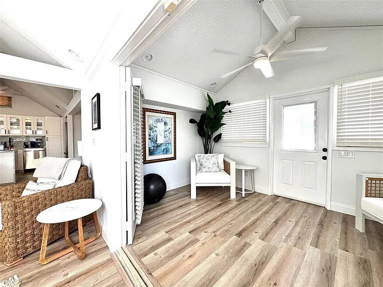 701 Broadway St — Photo 16