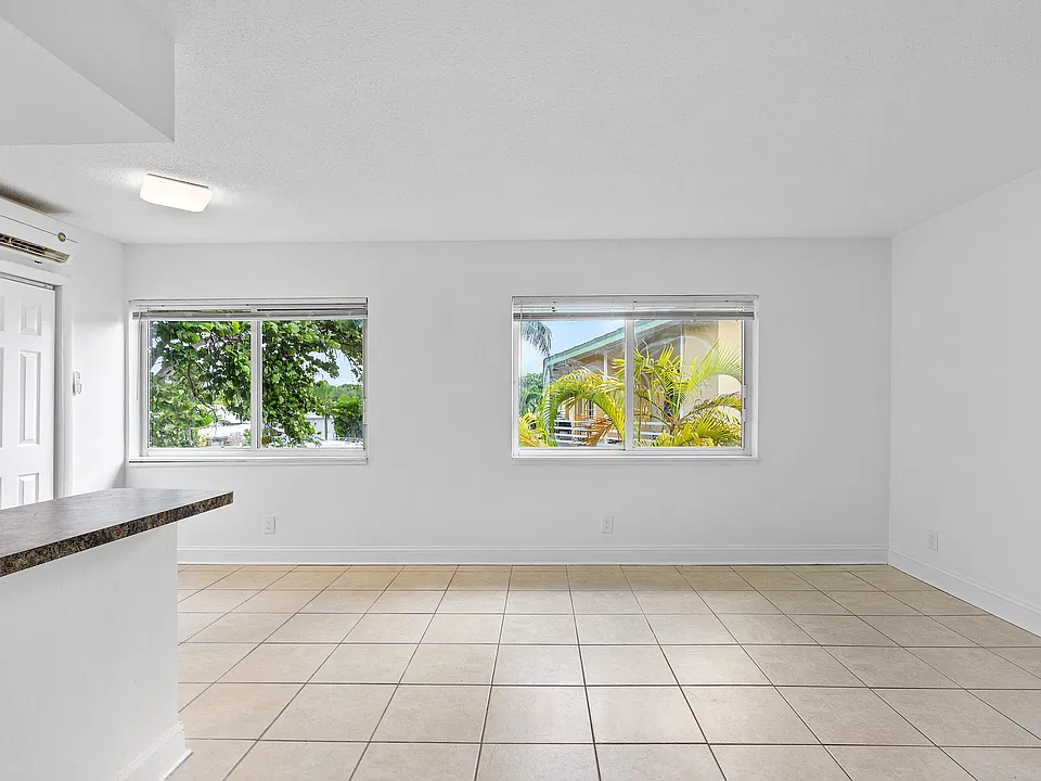 391 SE 19th Ave #8