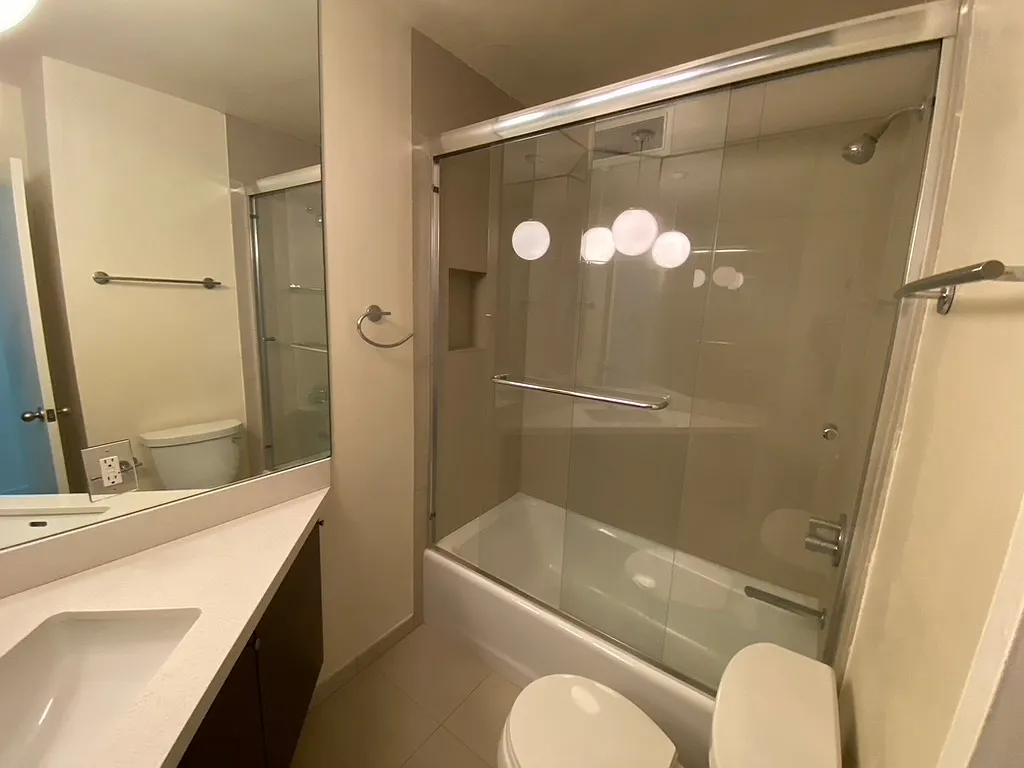 Princess Apartments - 301 — Photo 2