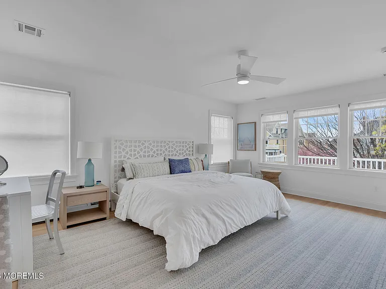 112 Sylvania Ave — Photo 32