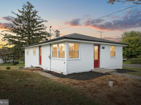 52 Oak Dr, Hanover, PA 17331