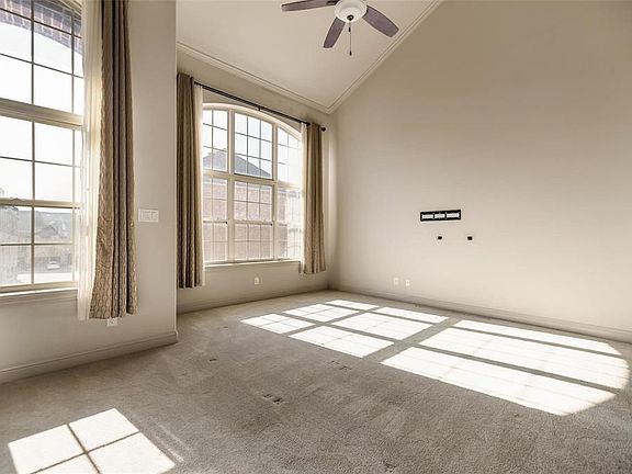 3rd image of 2761 Troutt Dr