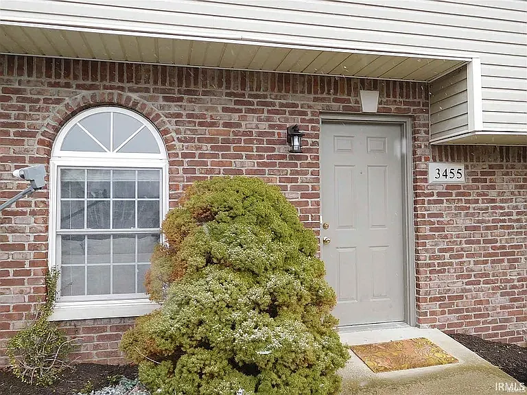 3455 S Oaklawn Cir