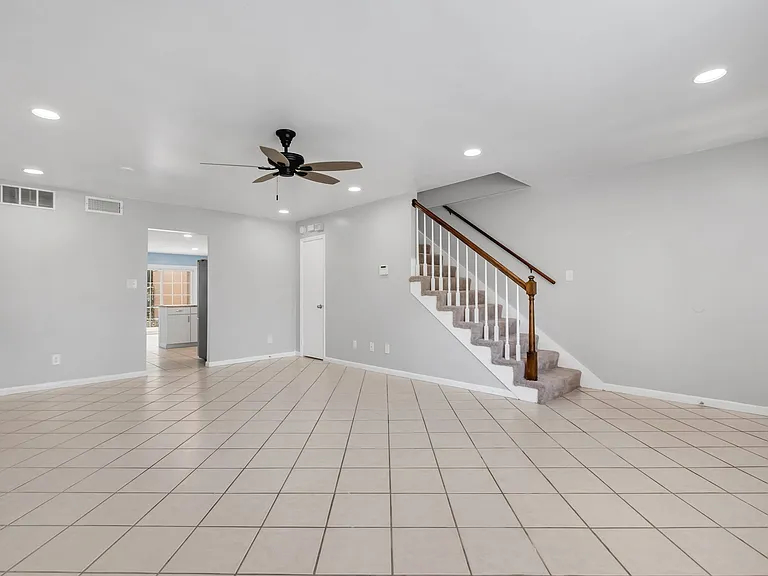 738 E Jefferson St — Photo 4