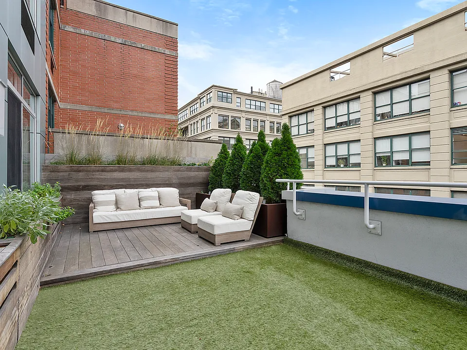 84 Front St #9D