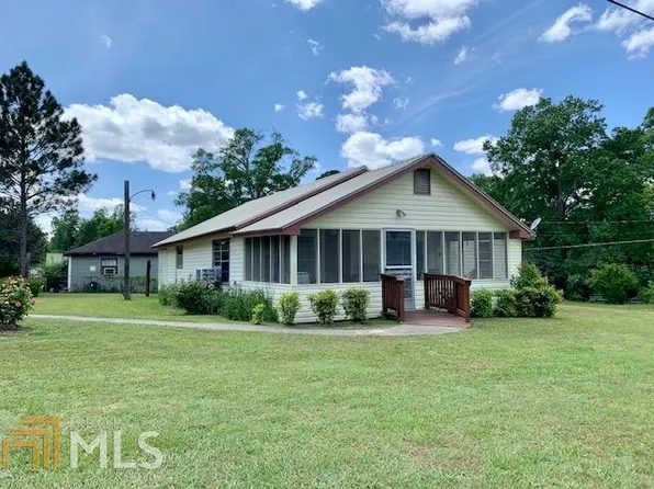 46 E 5th St, Mc Rae Helena, GA 31037