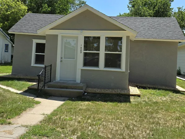 1305 E Hanson Ave, Mitchell, SD 57301