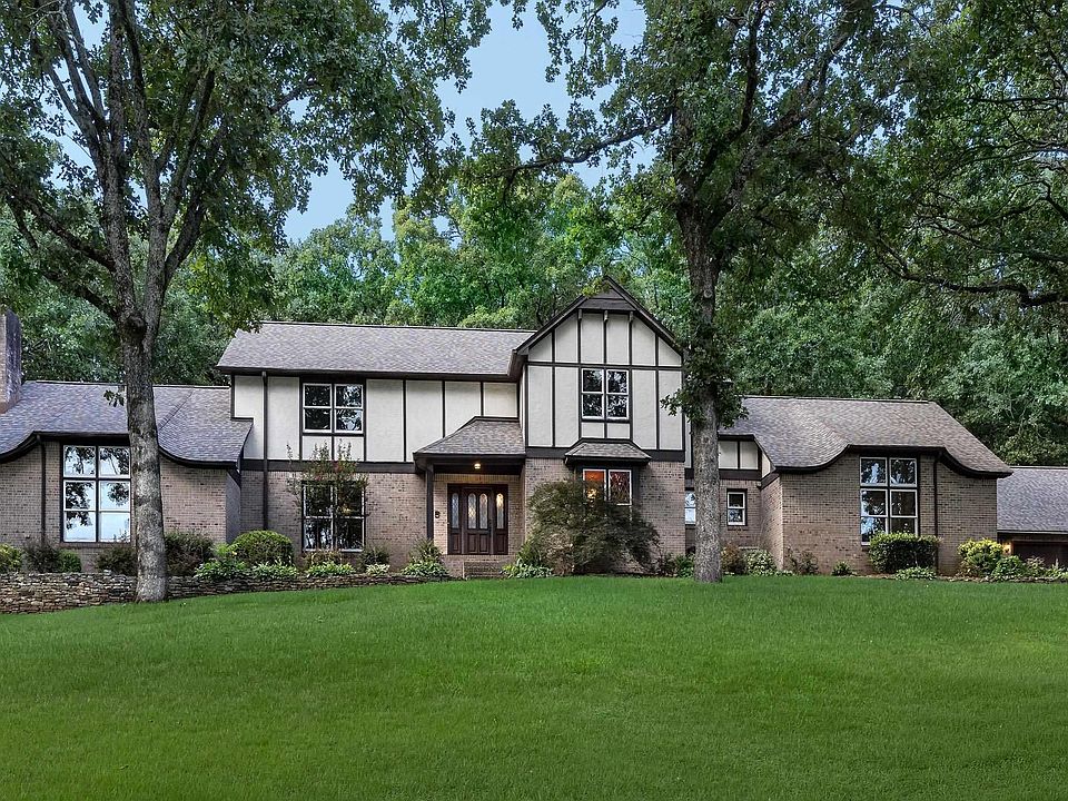 1st image of 301 Valley Club Cir