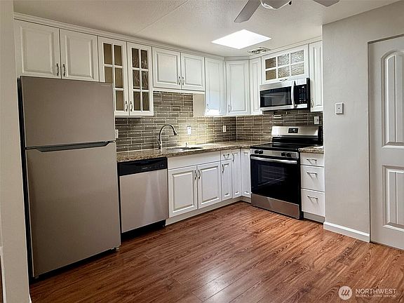 3rd image of 4308 NE Sunset Boulevard #Y2
