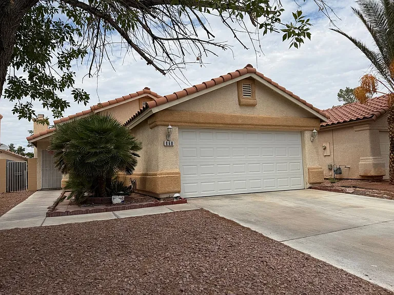 868 Worrell Ave — Photo 1