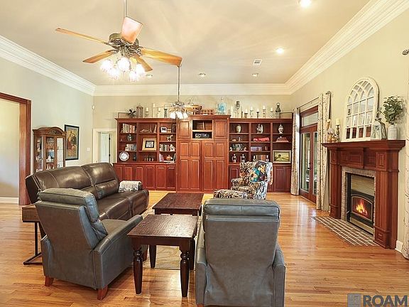 3rd image of 18449 Oakwood Dr