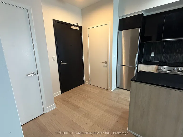 31 Tippett Rd — Photo 13