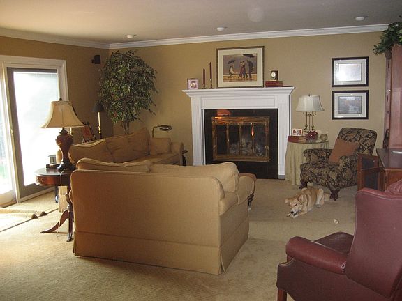 4th image of 855 Woods Ln