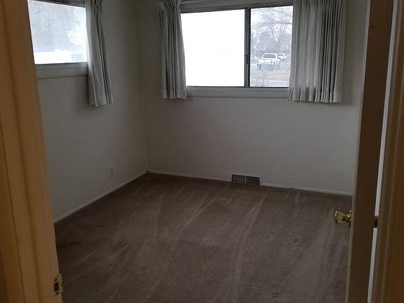 5th image of 2845 W Lemay Ave