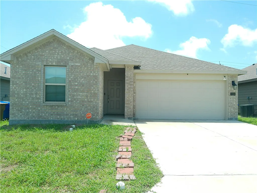 3 bed, 2.0 bath, 1596 sqft, $2,200 — Photo 1