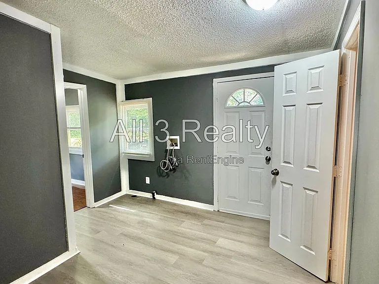 208 Bradley Dr — Photo 17