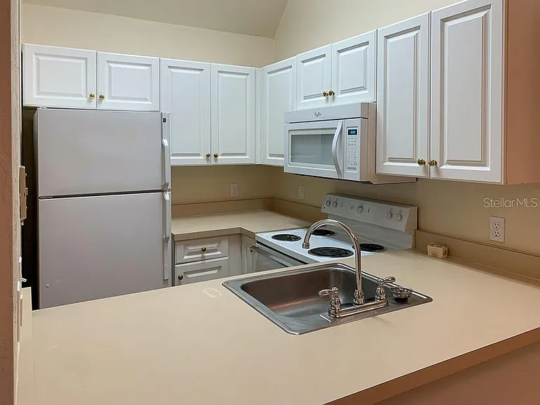 3901 SW 27th St #5 — Photo 3