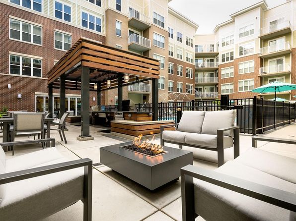 Buckingham | 750 E Northwest Hwy, Des Plaines, IL