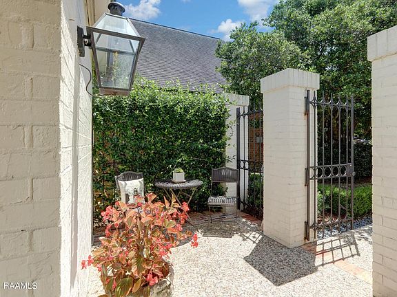 3rd image of 104 Harolyn Park Dr
