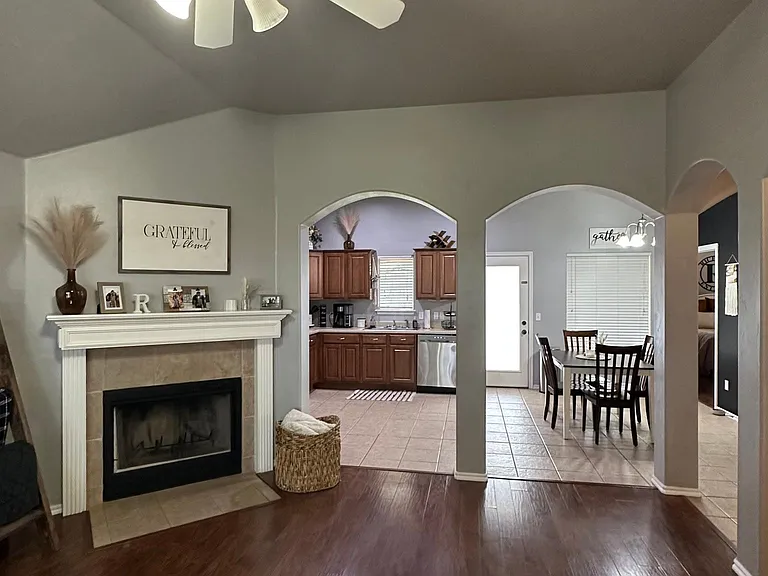 809 N Euclid Ave — Photo 2