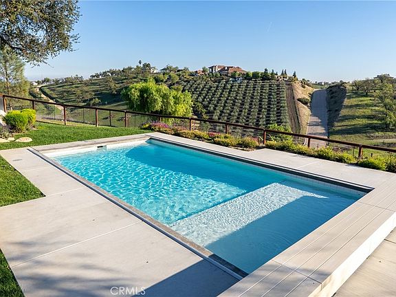 4th image of 550 Villa Lots Rd
