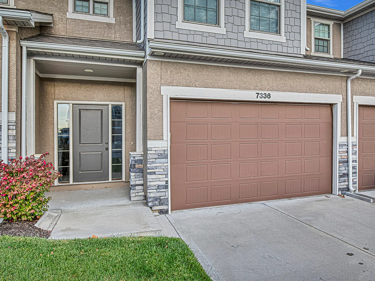 3 bed, 2.5 bath, 1557 sqft, $2,250 — Photo 3