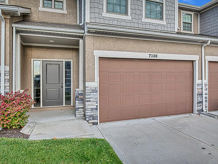 7336 N Griffey St — Photo 3