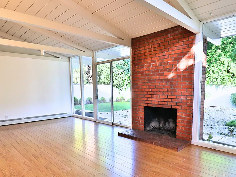 2467 Alvin St — Photo 6