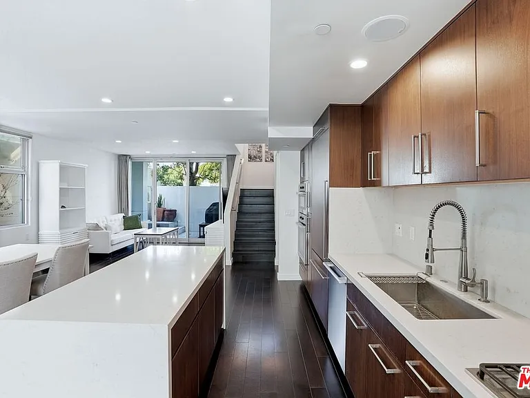 125 Pacific St #5 — Photo 2