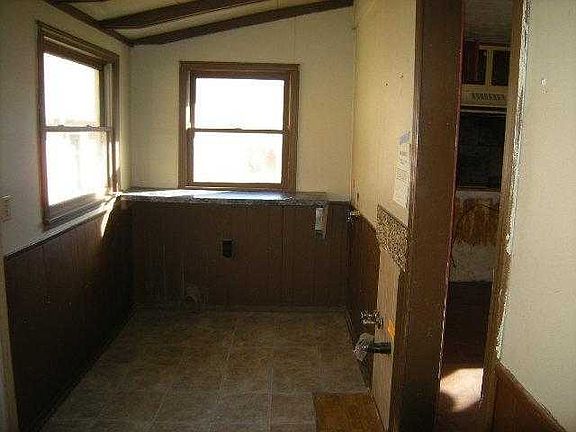 Enclosed back porch/laundry