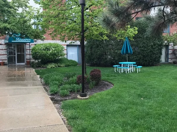 3265 Kirchoff Rd APT 327, Rolling Meadows, IL 60008