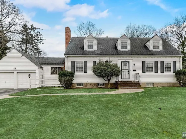 19 Marcotte Ln, Bergenfield, NJ 07621
