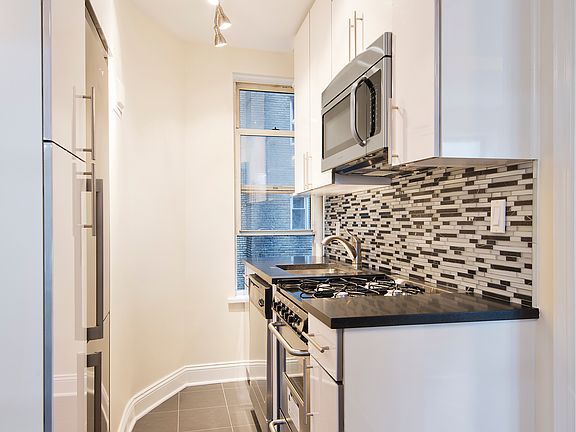 4th image of 309 W 57th St APT 601
