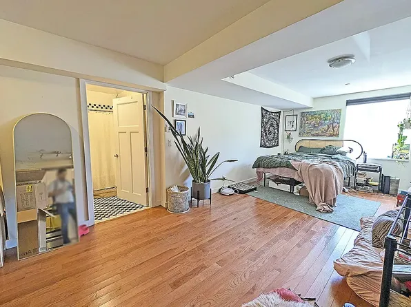 960 Willoughby Avenue image 1 of 11