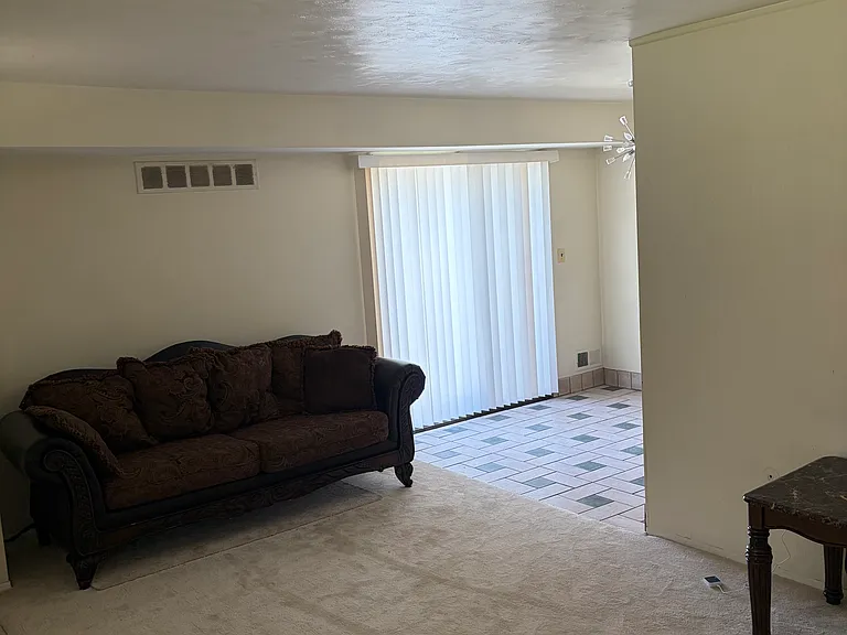 15786 Dupage Blvd — Photo 3
