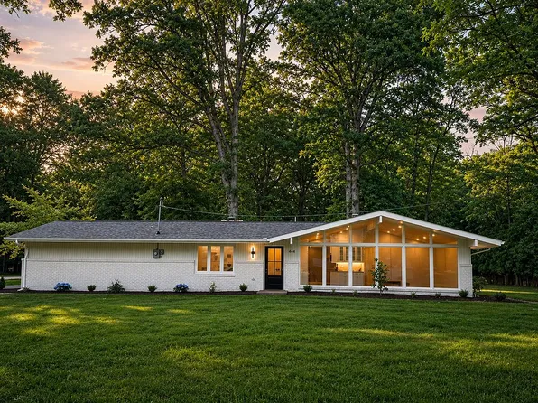 444 Leawood Dr, New Castle, PA 16105