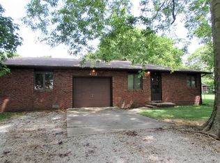 402 S White St, Sidney, IL 61877