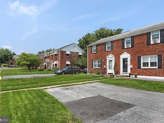 3rd image of 3722 Derry St