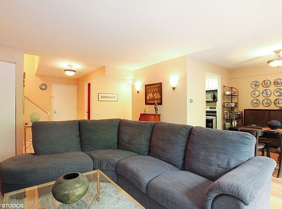 3rd image of 1143 S Plymouth Ct APT 124