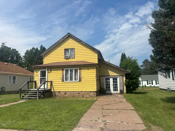809 E Pierce St, Wakefield, MI 49968