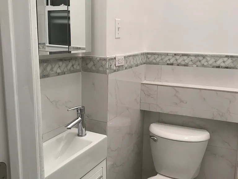 223 E 14th St #20 — Photo 8
